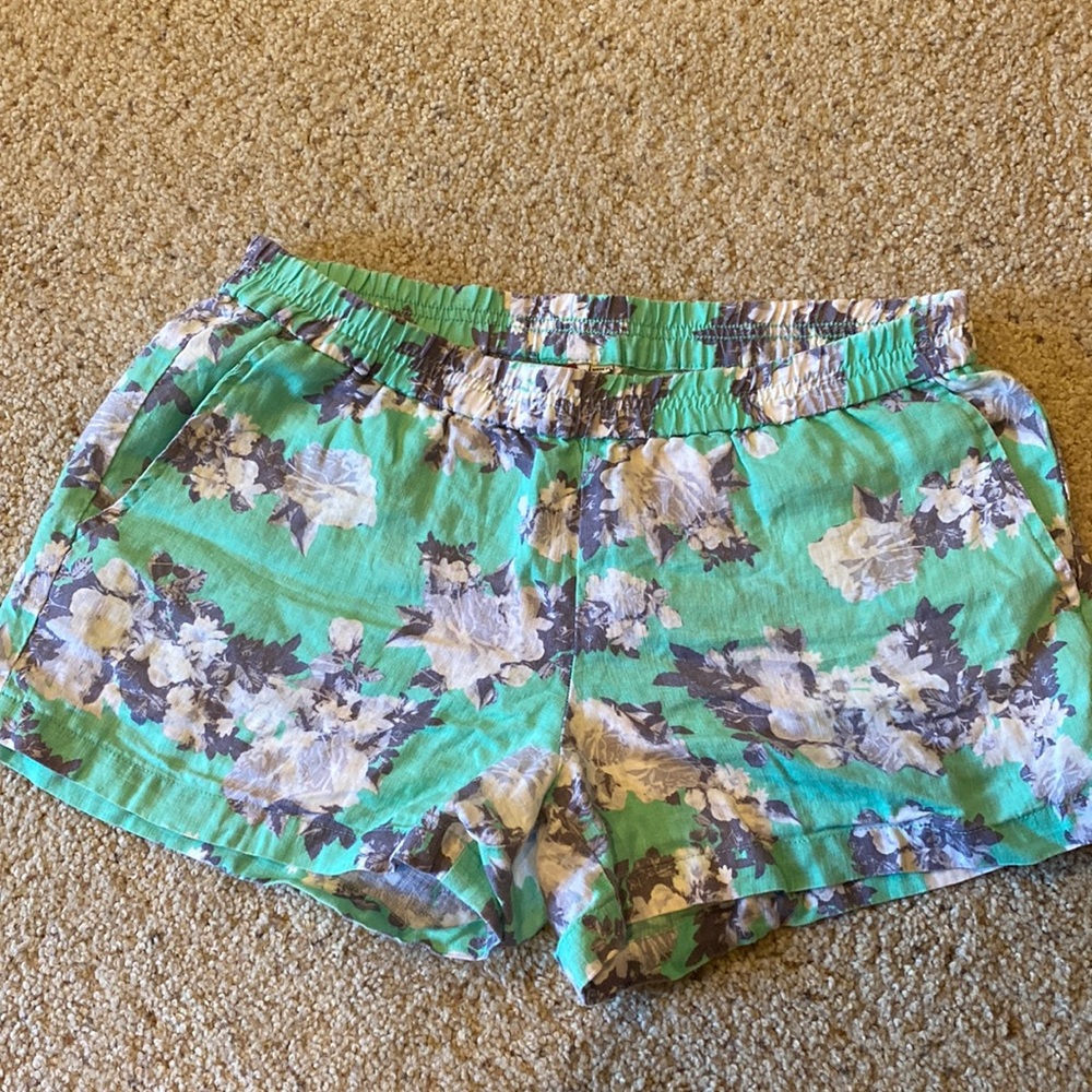 KUT size 10 shorts